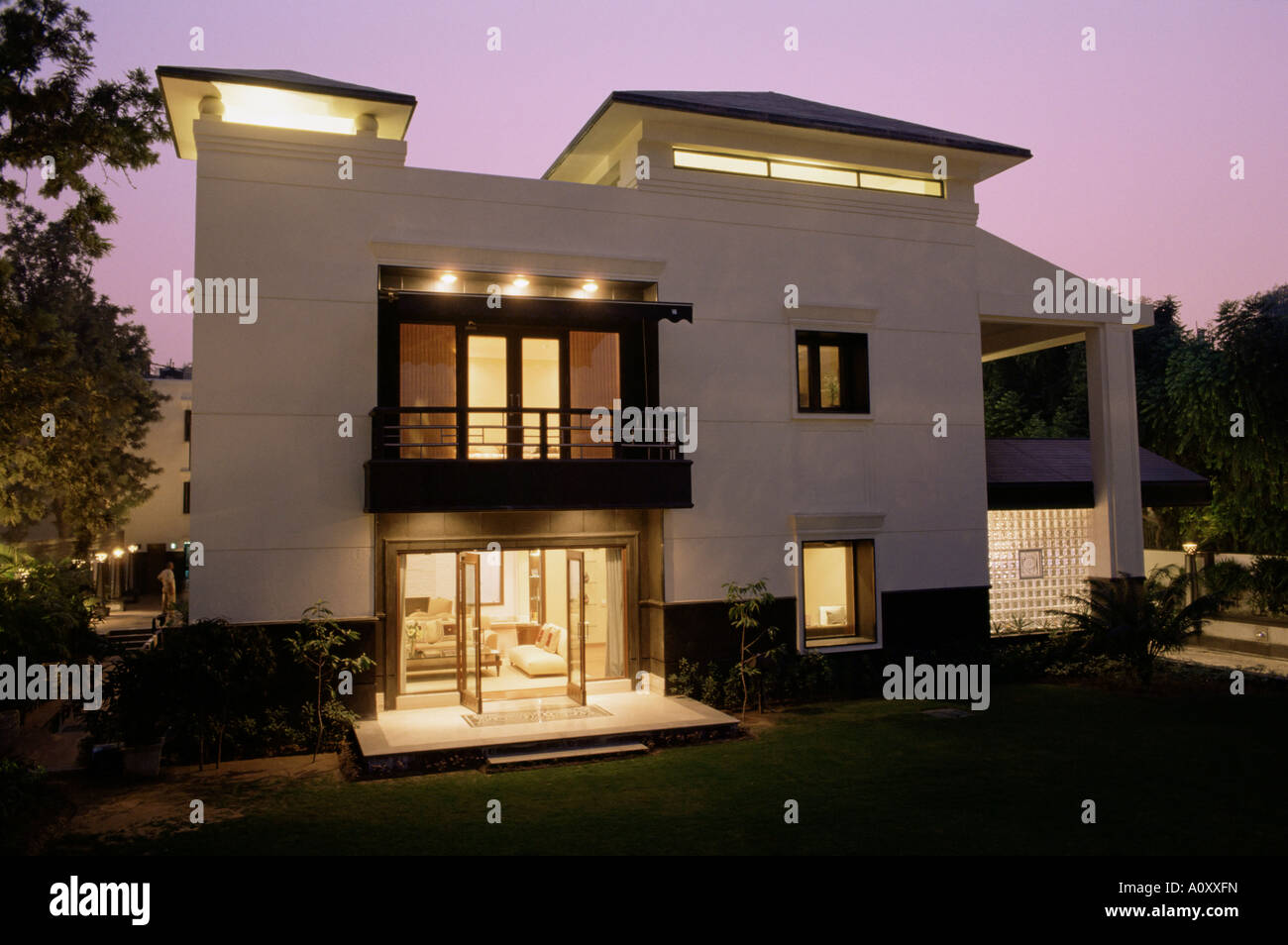 Moderne Haus eines wohlhabenden Besitzers aus Indien s Kaufmannschaft neue Wohngebäude Neu-Delhi Indien Asien Stockfoto