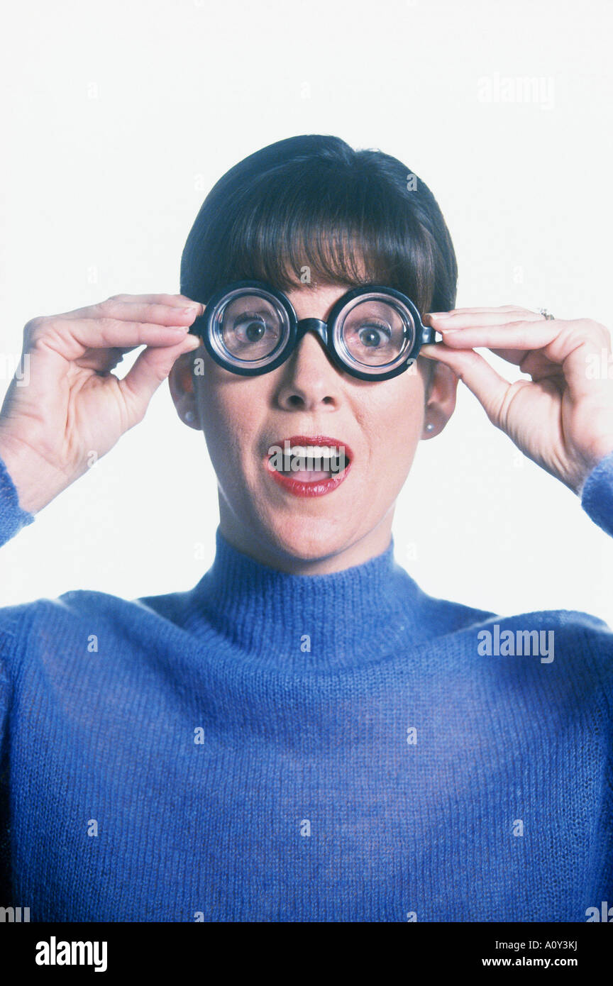 Porträt einer jungen Frau mit Brille Stockfoto