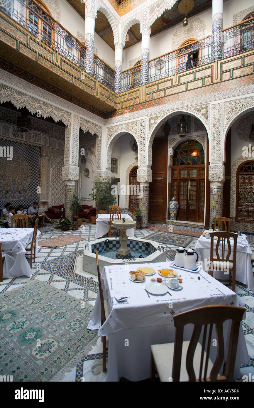 Traditionelles Riad Umwandlung zu Luxus Hotel Fès Marokko Stockfoto