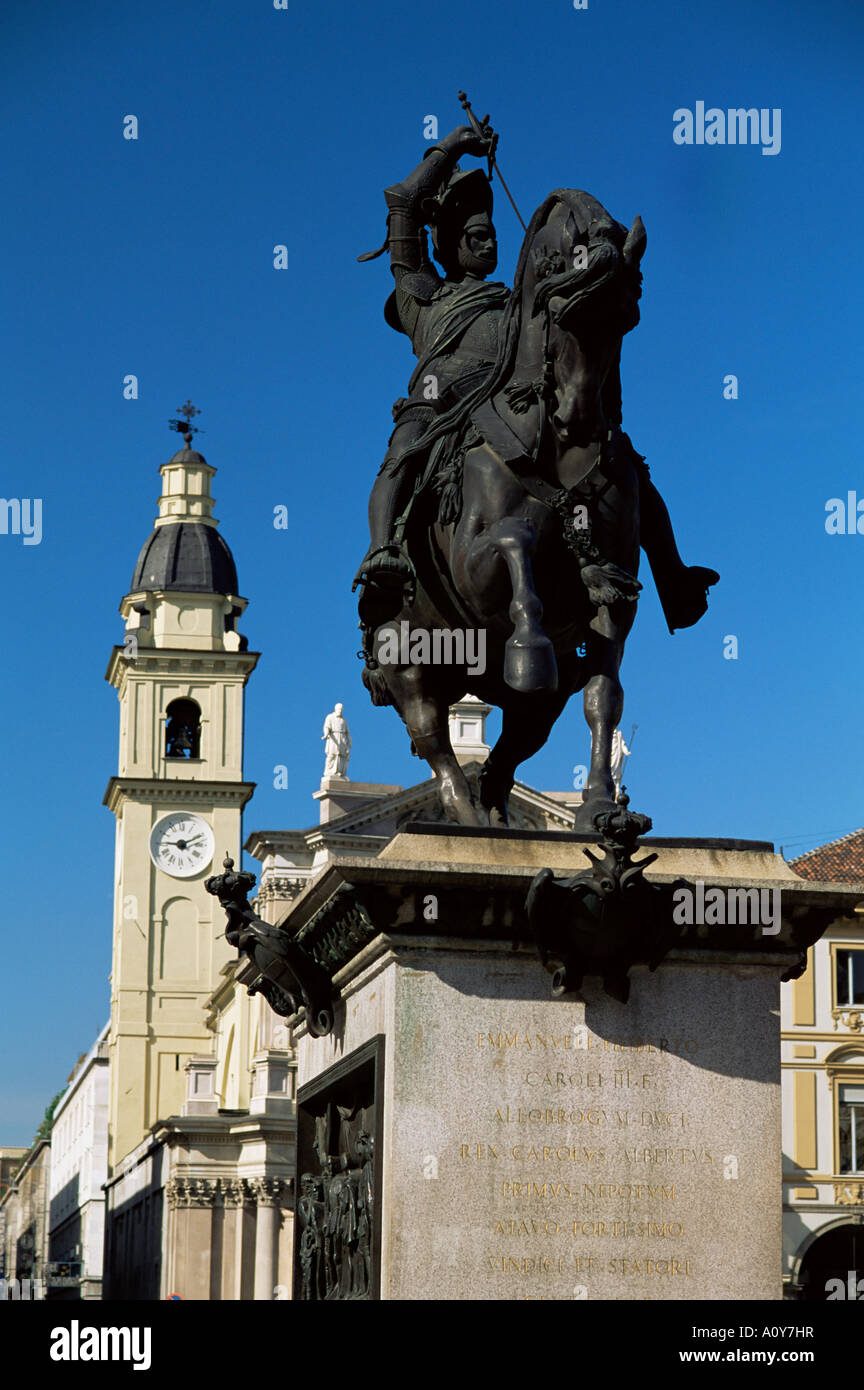 Savoy Herzog Emanuele Filiberto und Kirche von San Carlo Piazza San Carlo Turin Piemont Italien Europa Stockfoto