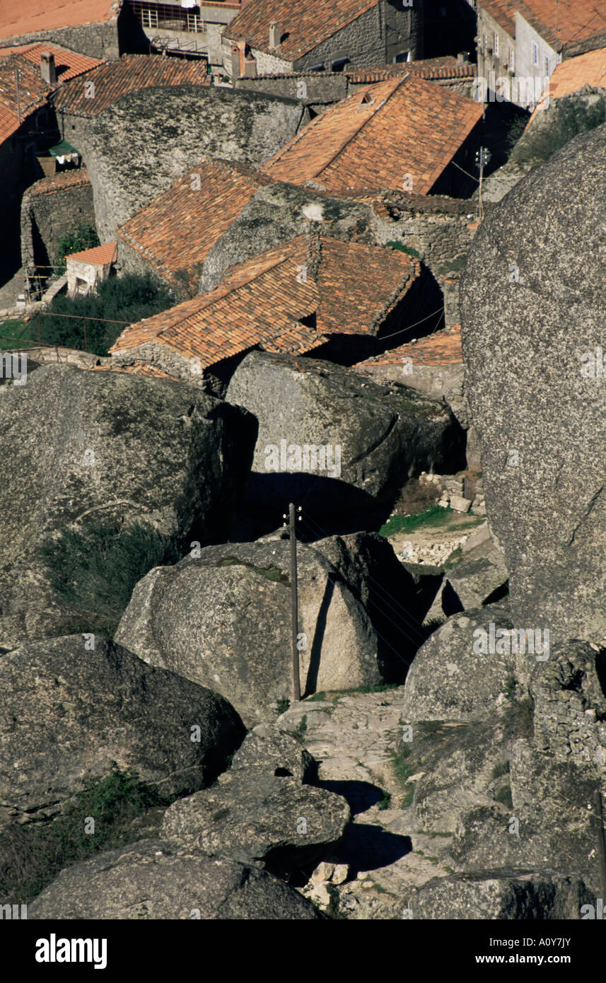 Dorf auf Granit Hügel Monsanto Castelo Branco Beira Baixa Ostregion Portugal Europa Stockfoto