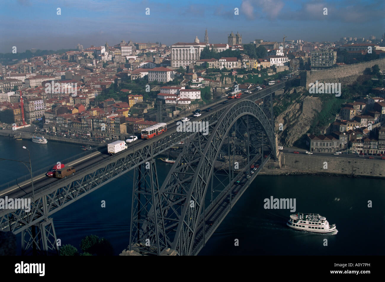 Ponte Dom Luis ich über den Fluss Douro Porto Oporto Portugal Europa Stockfoto