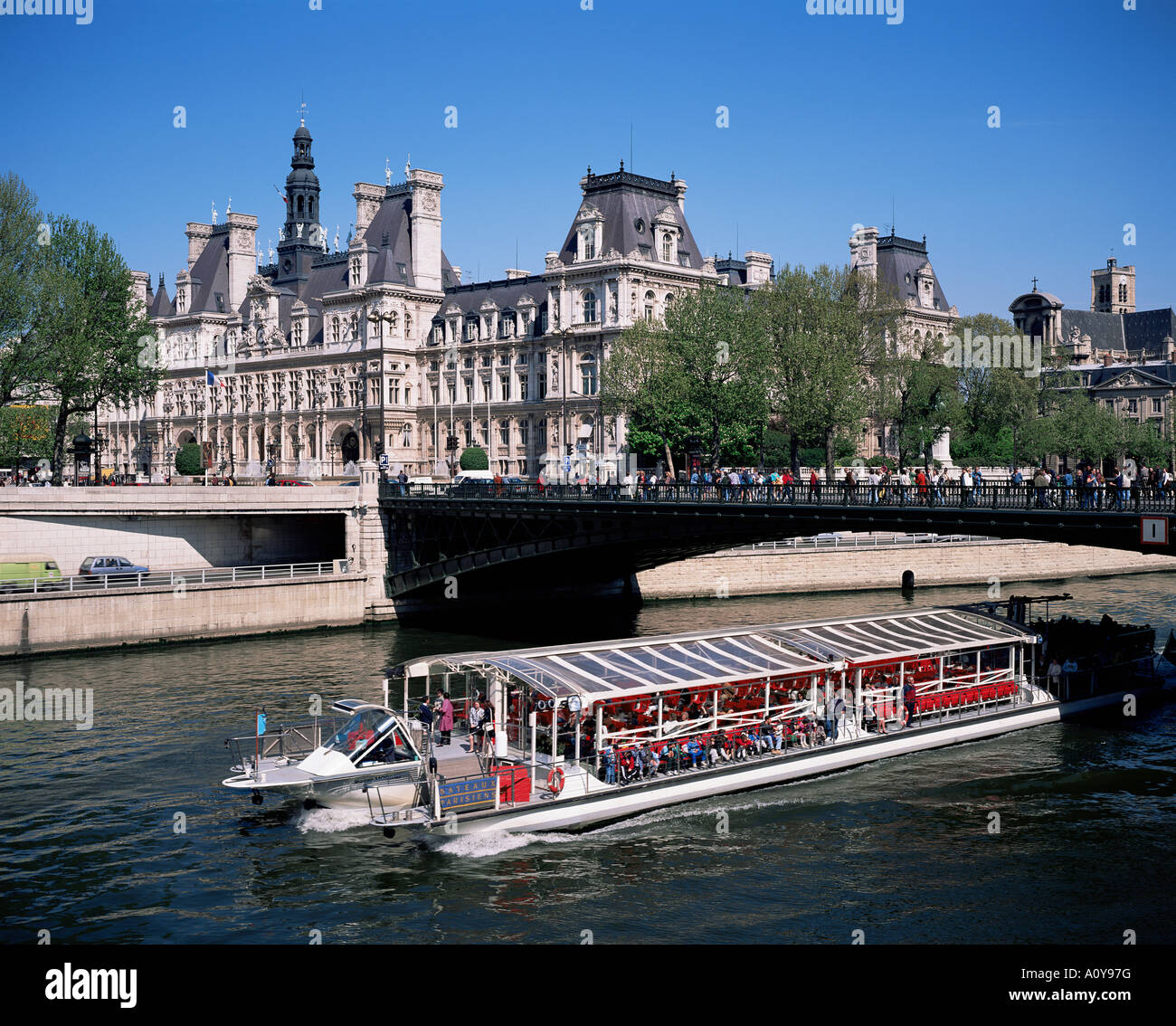 Ufer und Hôtel de Ville Paris Frankreich Europa Stockfoto