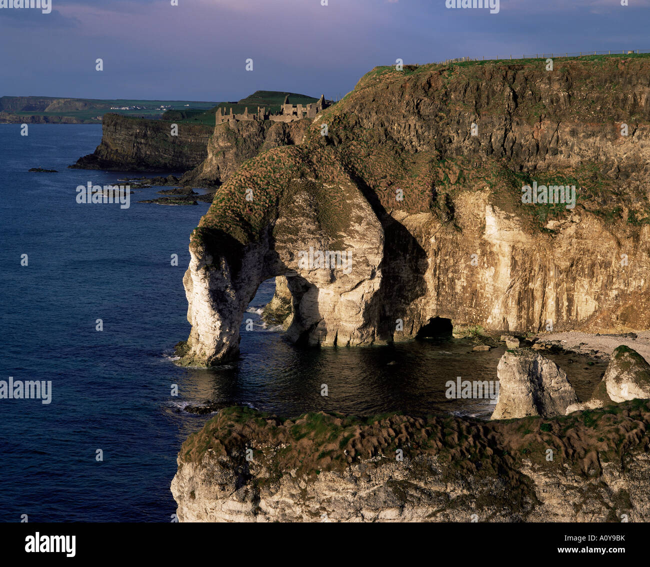 Weiße Felsen und Wunsch Bogen County Antrim-Nordirland Vereinigtes Königreich Europa Stockfoto