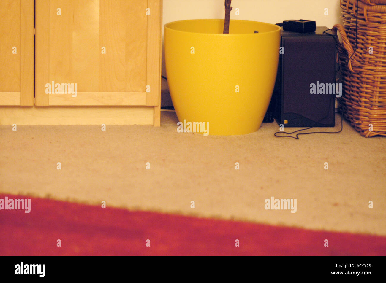 Wohnraum mit Teppichboden Stockfoto