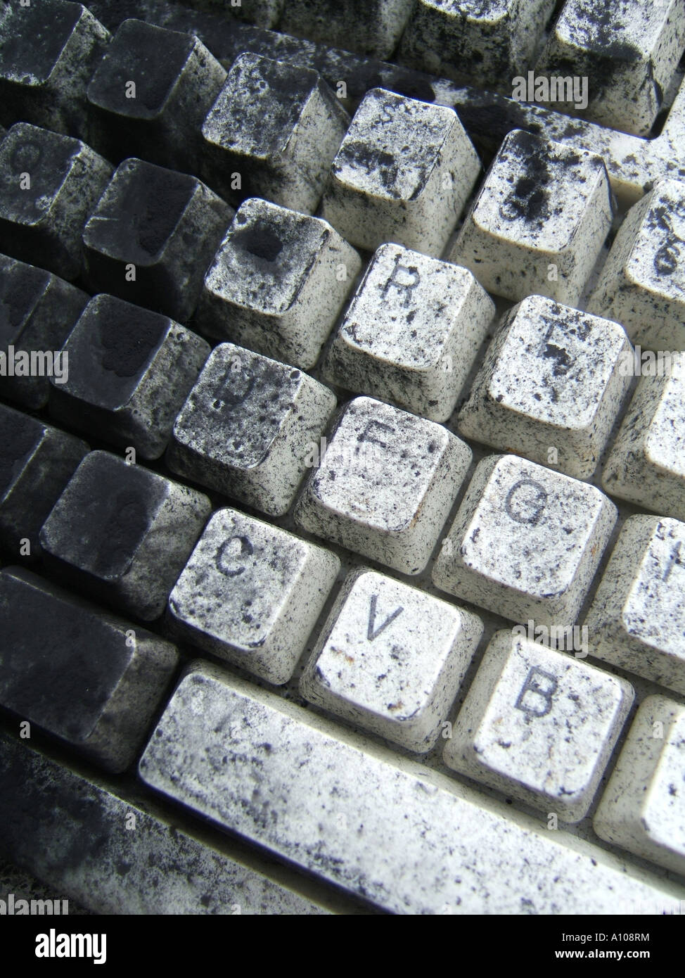 Computer-Tastatur mit schwarzen Kopierer Toner Tinte bedeckt Stockfoto