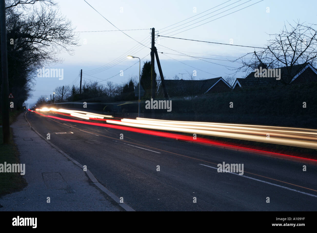 Spuren des Lichts vom Durchgangsverkehr Stockfoto
