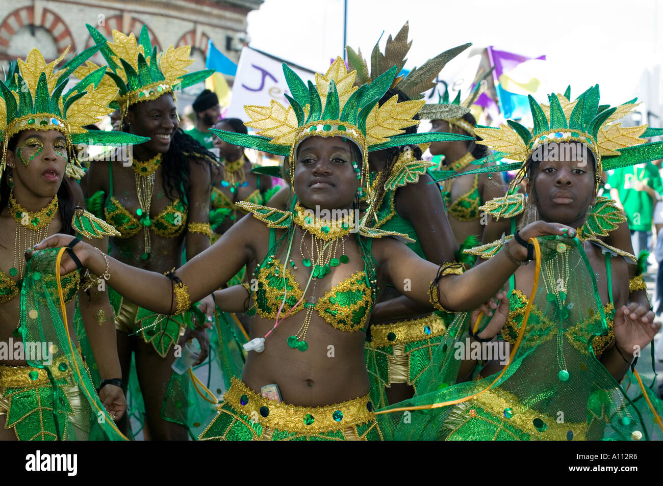 Junge Frauen, Teens, Notting Hill Carnival Parade, London, England, Vereinigtes Königreich Stockfoto