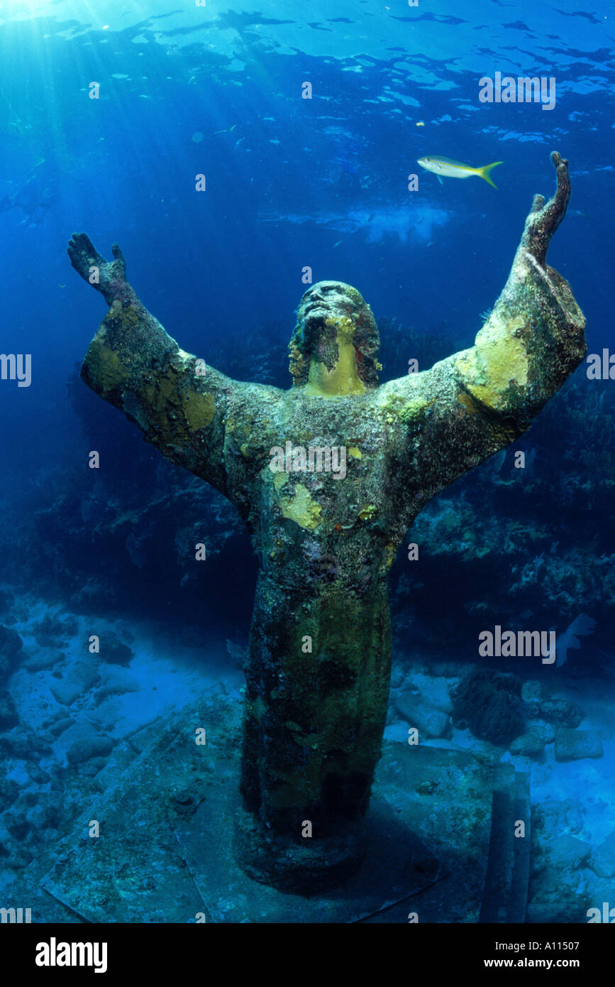 DIE STATUE VON CHRISTUS DER TIEFE BEFINDET SICH AUF EINEM RIFF IN KEY LARGO FLORIDA Stockfoto