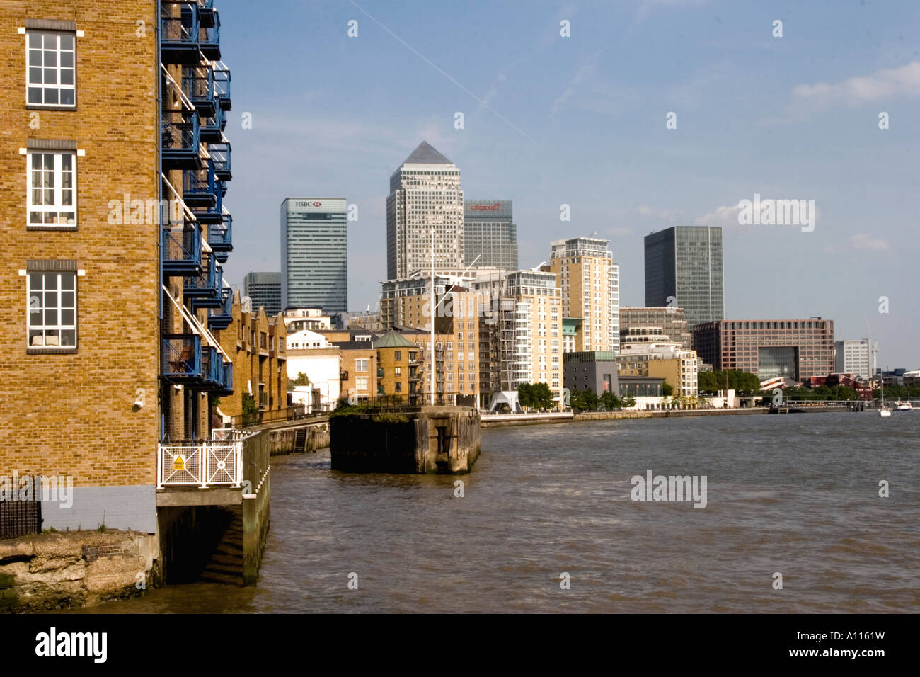 Themse & Canary Wharf - London Stockfoto