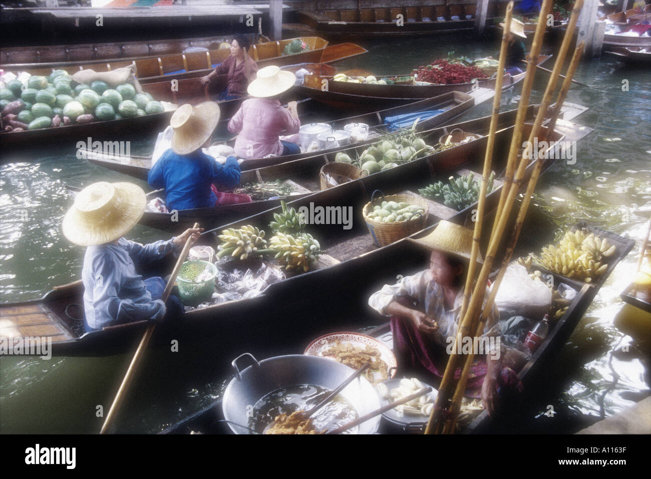 Schwimmender Markt in Damnoen Saduak in der Nähe von Bangkok Thailand Stockfoto
