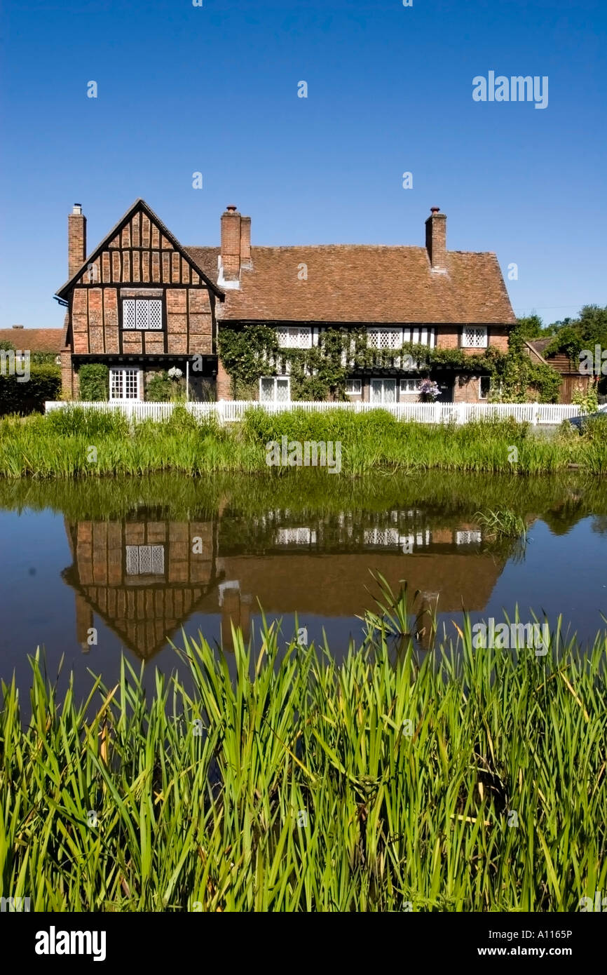 Aldbury Dorf Teich & Tudor Cottage - Hertfordshire Stockfoto