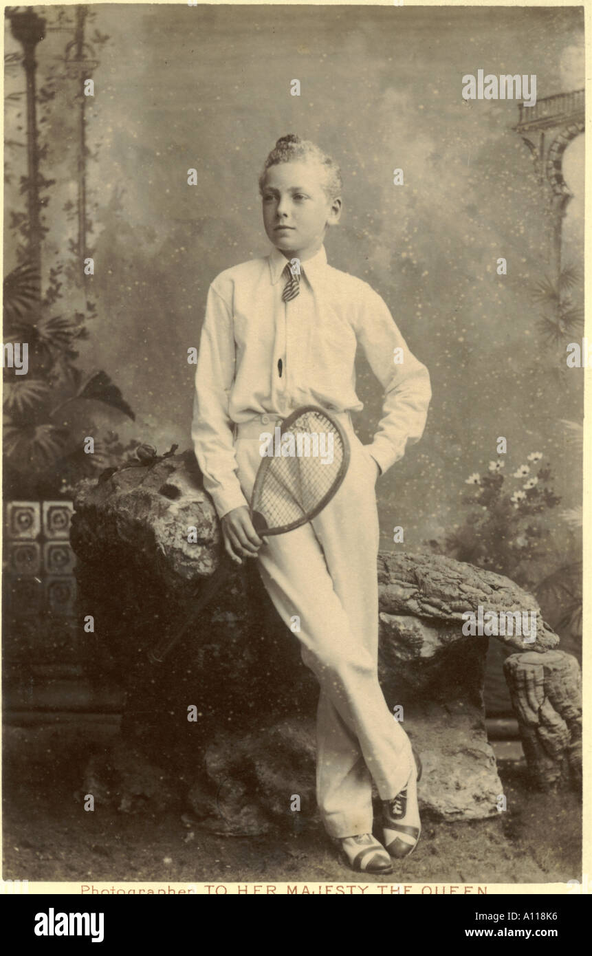 Kabinett Foto eines jungen mit Tennisschläger ca. 1885 Stockfoto