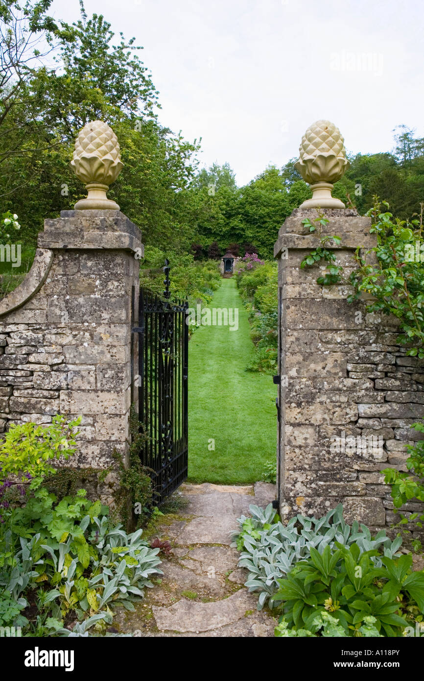 Küche Garten Tore in Steinmauer Stockfoto