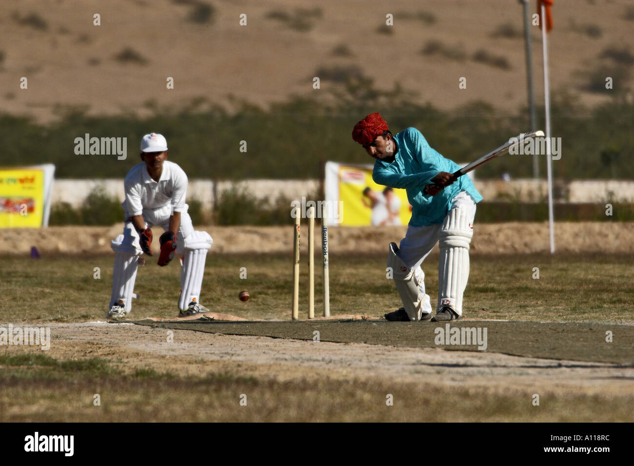 UGA75891 Lagaan Cricket Match Wüste Festival 2004 Jaisalmer Rajasthan Indien Stockfoto