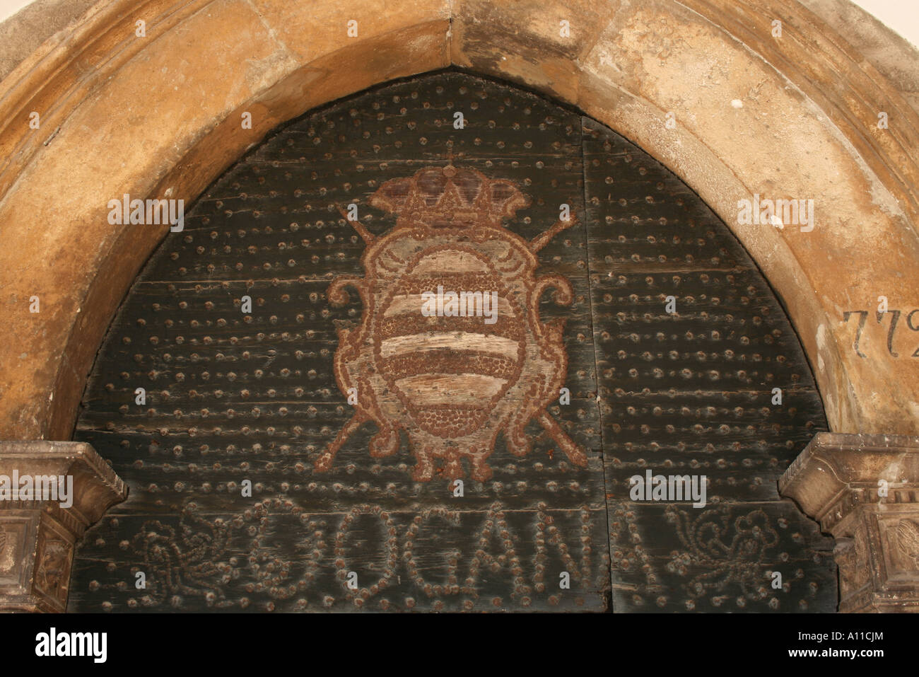 Lateinische Inschrift über dem Eingang zum Sponza-Palast-Dubrovnik Stockfoto