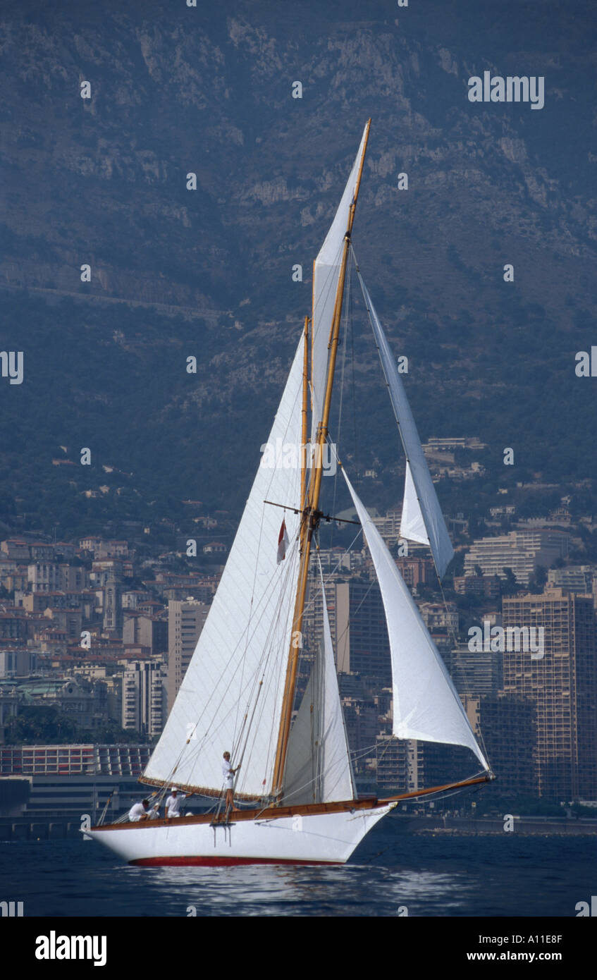 1896 Gaff Cutter rigged Yacht Avel unter Segel aus Monaco und Monte ...