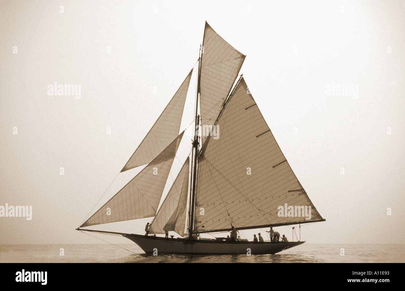 1896 Gaff Cutter rigged Yacht Avel unter Segel aus Monaco und Monte ...
