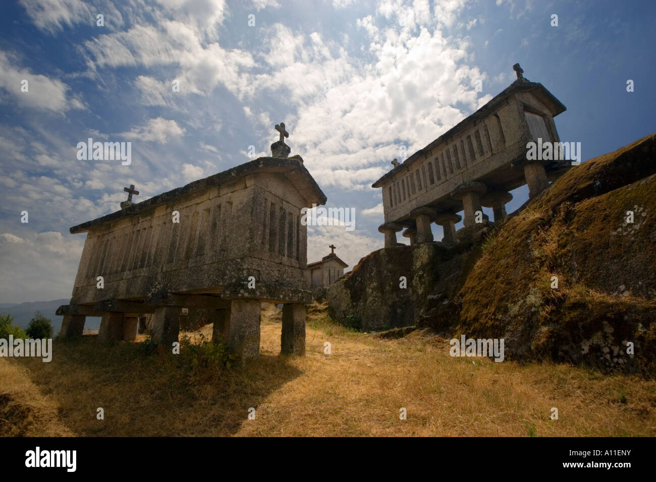 Scheunen auf Stelzen in Soajo, einem Dorf in der Region hohe Minho (Portugal). Spalieren du Village de Soajo (Haut Minho - Portugal) Stockfoto