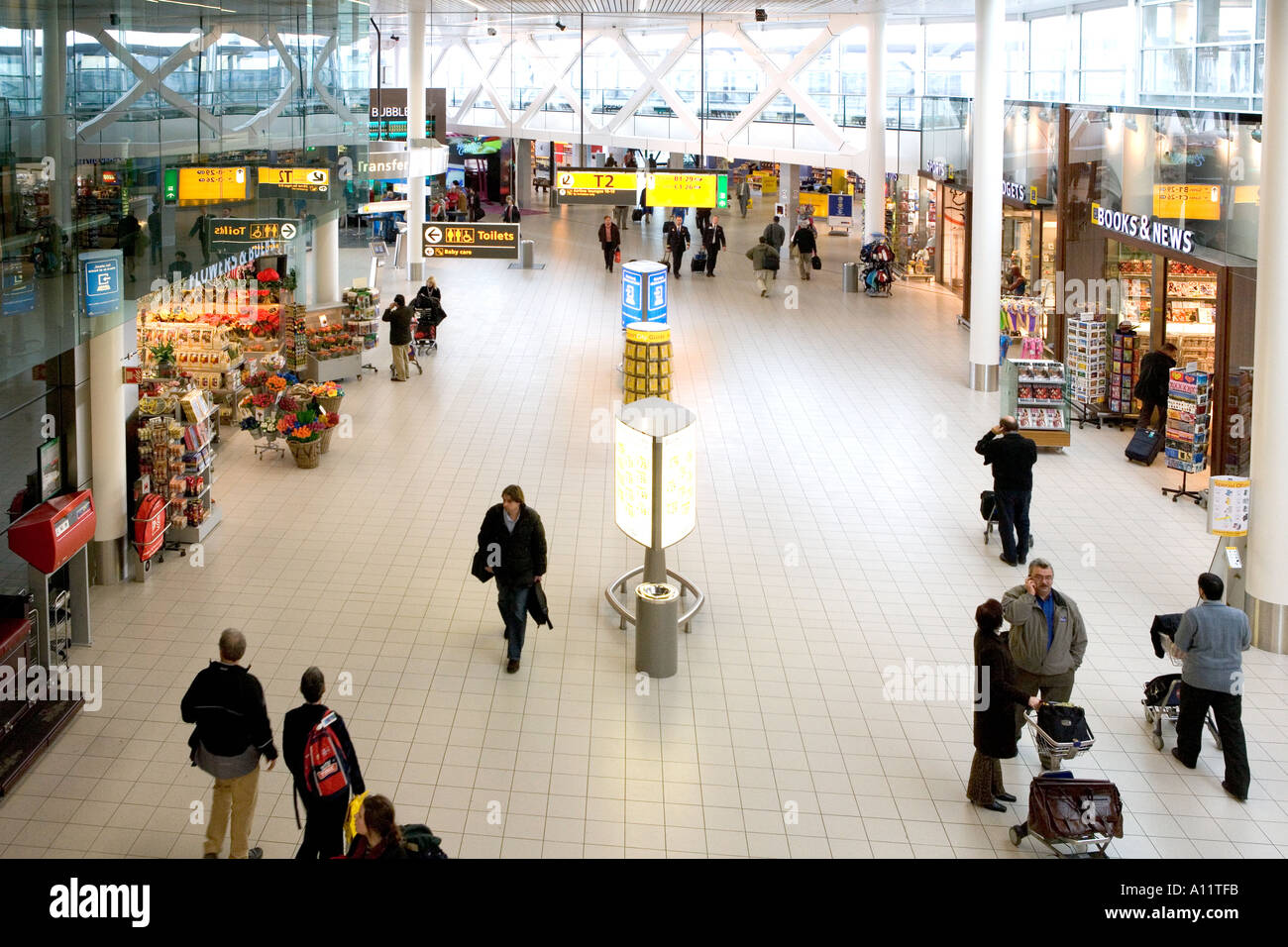 Shopping-Malls am Schiphol Flughafen Amsterdam Stockfoto