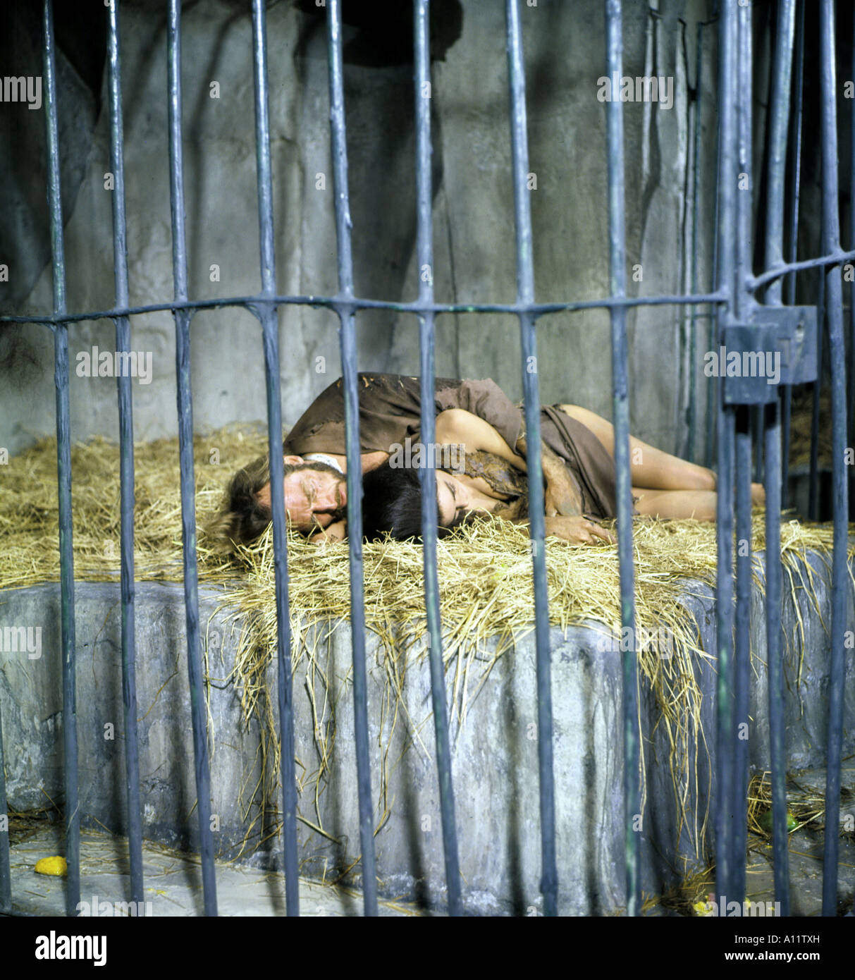 Planet der Affen Jahr 1968 Direktor Franklin Schaffner Charlton Heston Linda Harrison basierend auf dem Buch von Pierre Boulle Stockfoto