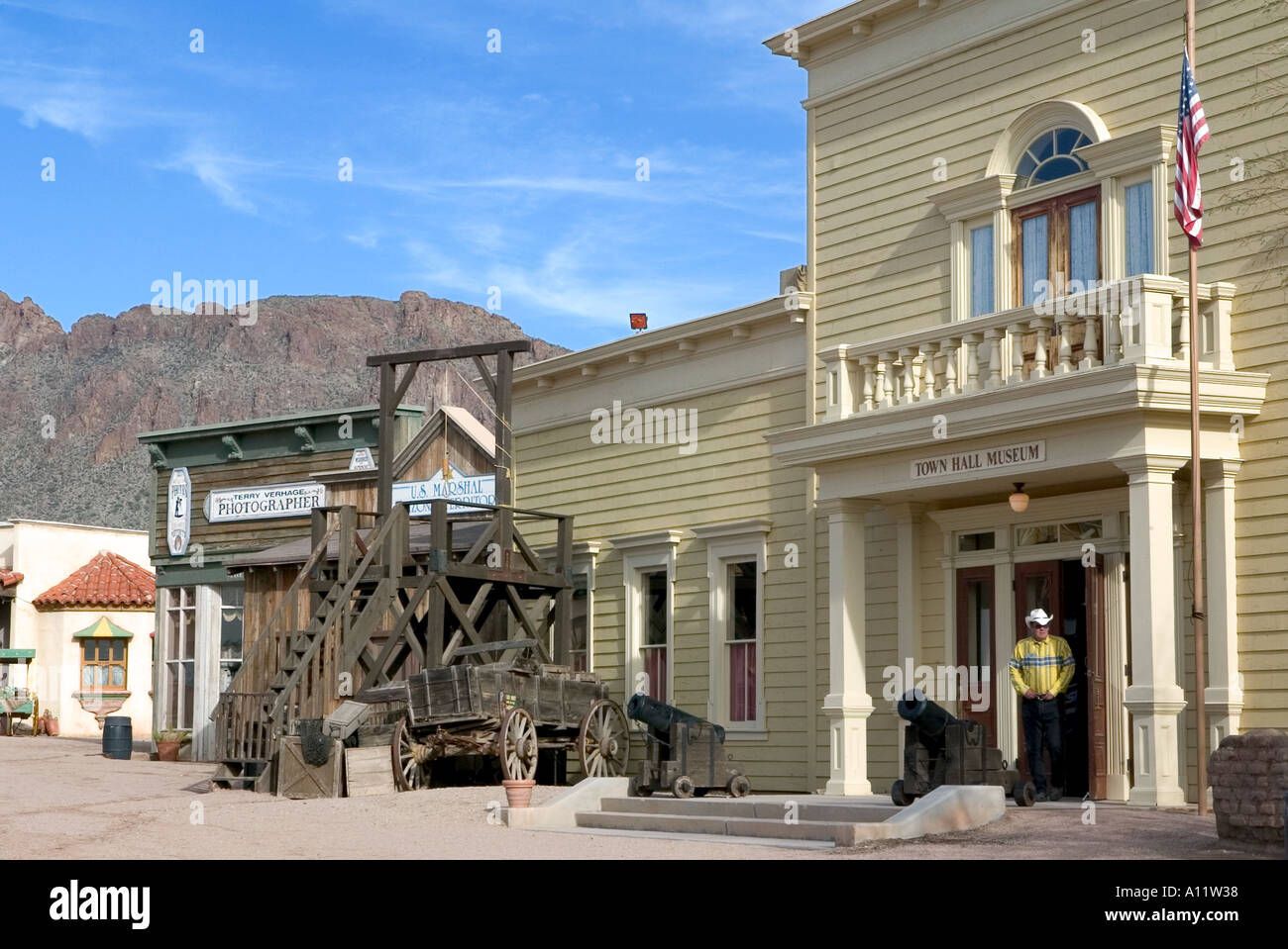 Rathaus-Museum und Galgen in an Old Tucson Studios Stockfoto