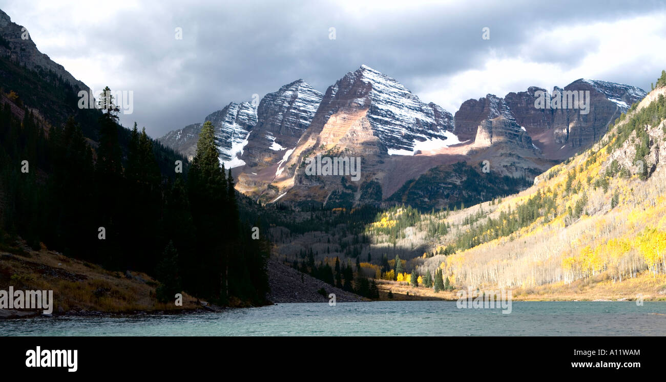 Maroon Bells nur außerhalb von Aspen Colorado Stockfoto