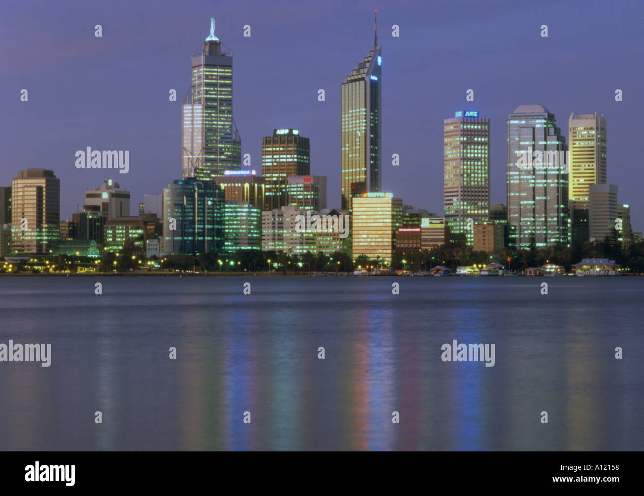 Australien Perth City in der Abenddämmerung Stockfoto