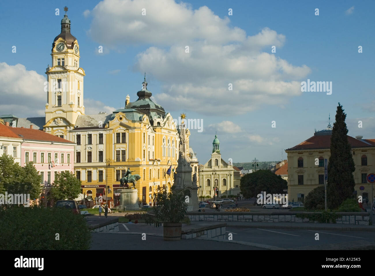 Ungarn Pecs Szechenyi ter zentrale quadratische Uhrturm des Rathauses Stockfoto