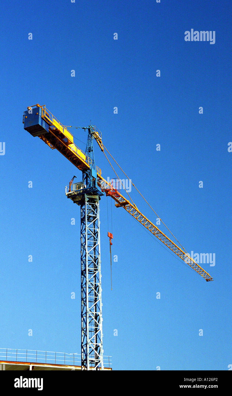 Gelbe und blaue Kran, Golden Square Sanierung (Sommer 2005), Warrington, England Stockfoto