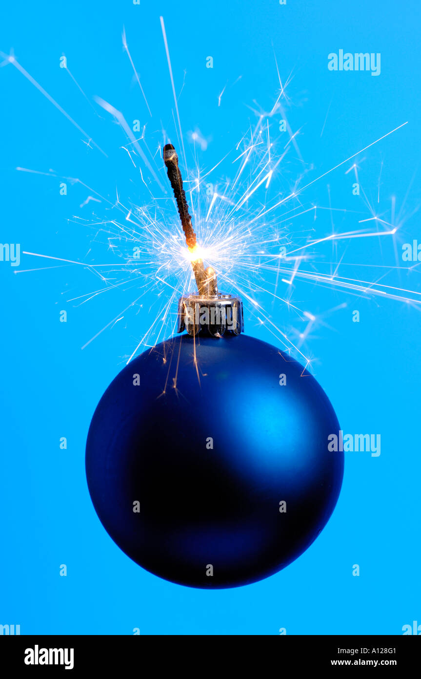 Explosive Weihnachtskugel Stockfoto
