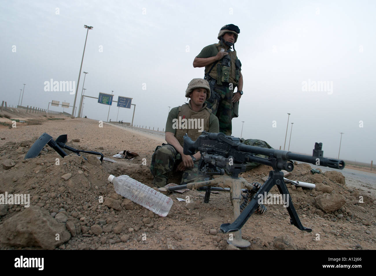 31. März 2003 vorbei Ad Diwaniyah Irak Marine Lance Corporal Ronald Miller 20 von Jarrettsville Maryland ein Mitglied der 4 Stockfoto