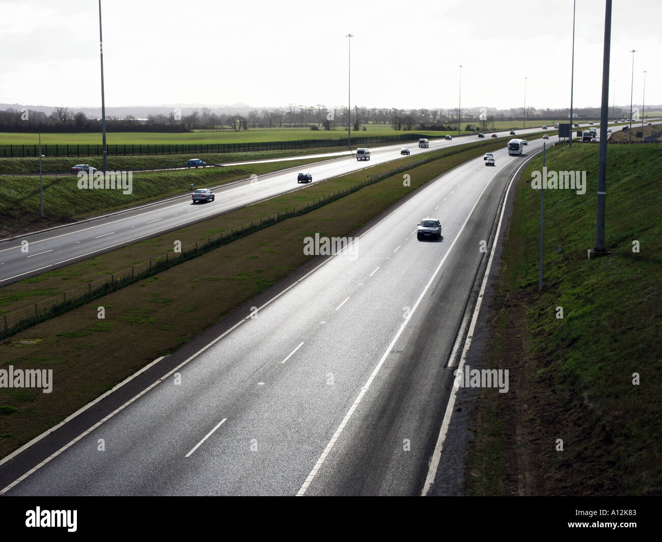 Ein Abschnitt der Autobahn M1 in der Nähe von Flughafen Dublin Irland im Jahr 2005, vor der Aktualisierung Stockfoto