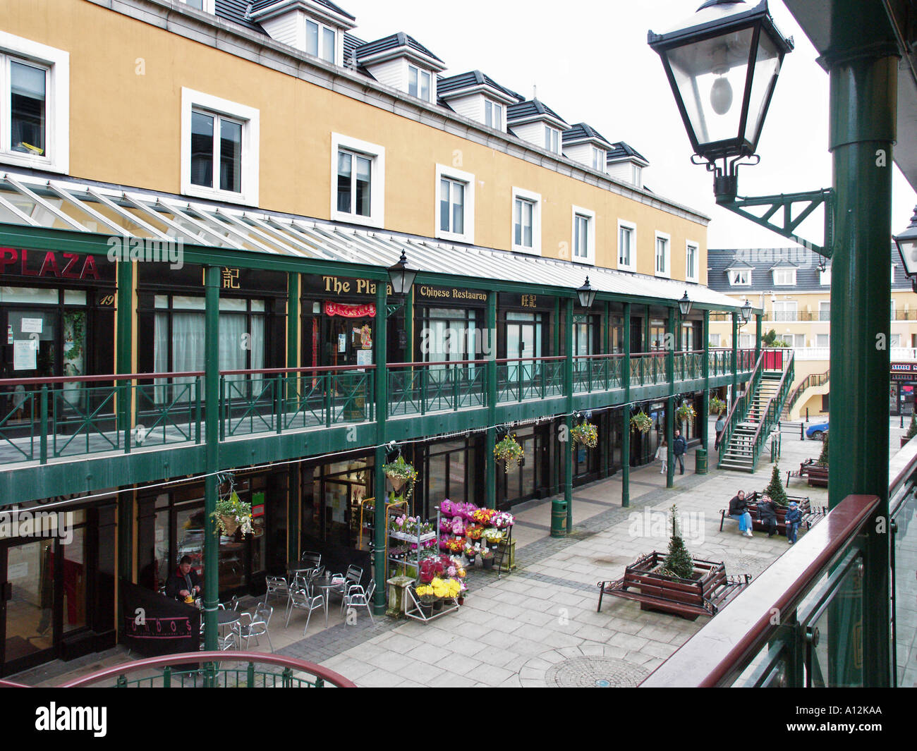 Ein Einkaufszentrum am Schwerter County Dublin Irland erinnert im Stil der Südstaaten der USA Stockfoto