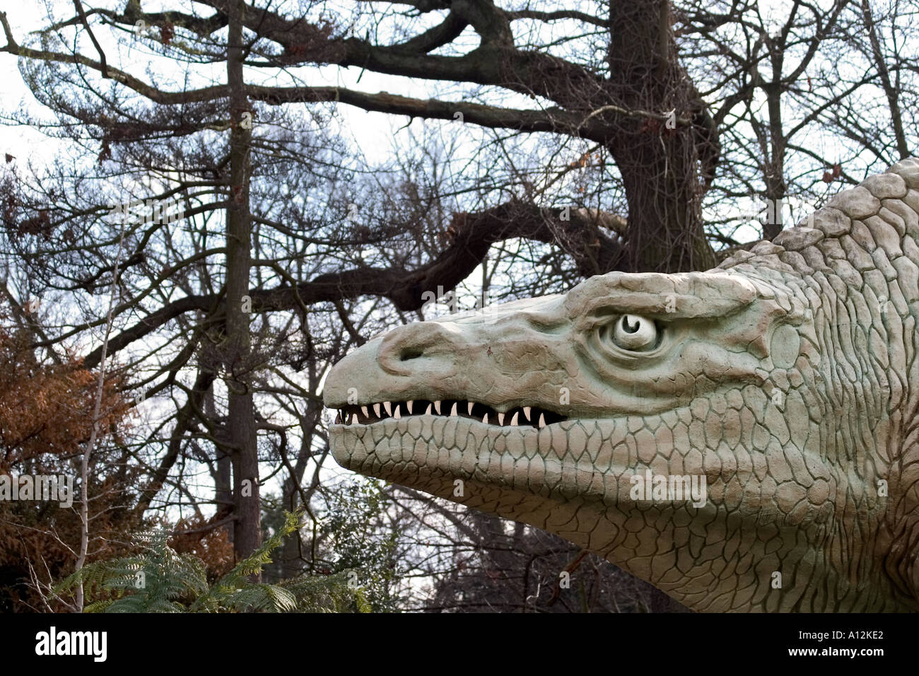 Megalosaurus Dinosauriermodell. Crystal Palace Park prähistorische Monster Trail, Sydenham, London, England Stockfoto