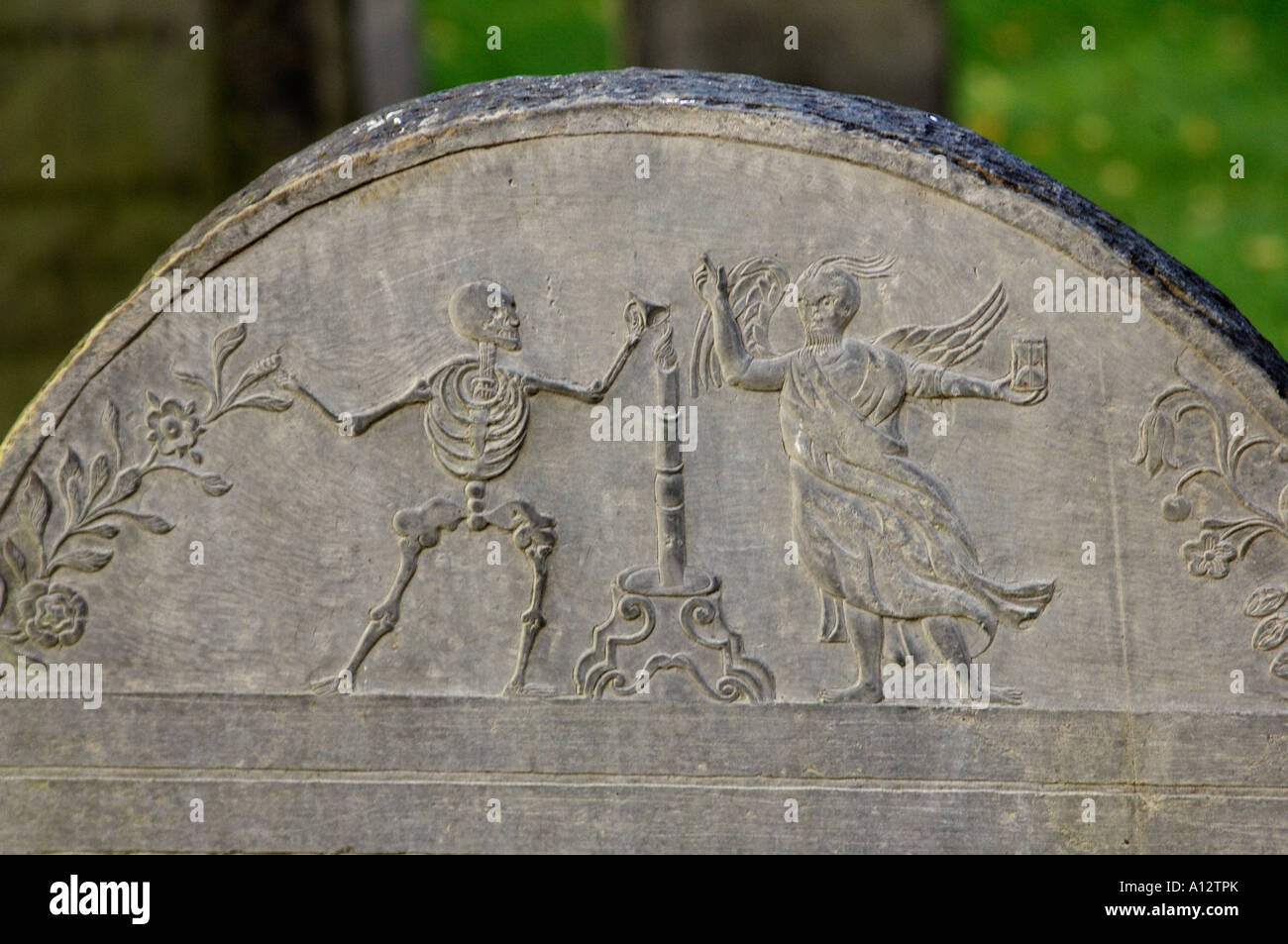Tanz des Todes auf einem Grabstein in der alte Getreidespeicher begrub Masse Boston Massachusetts. Digitale Fotografie Stockfoto