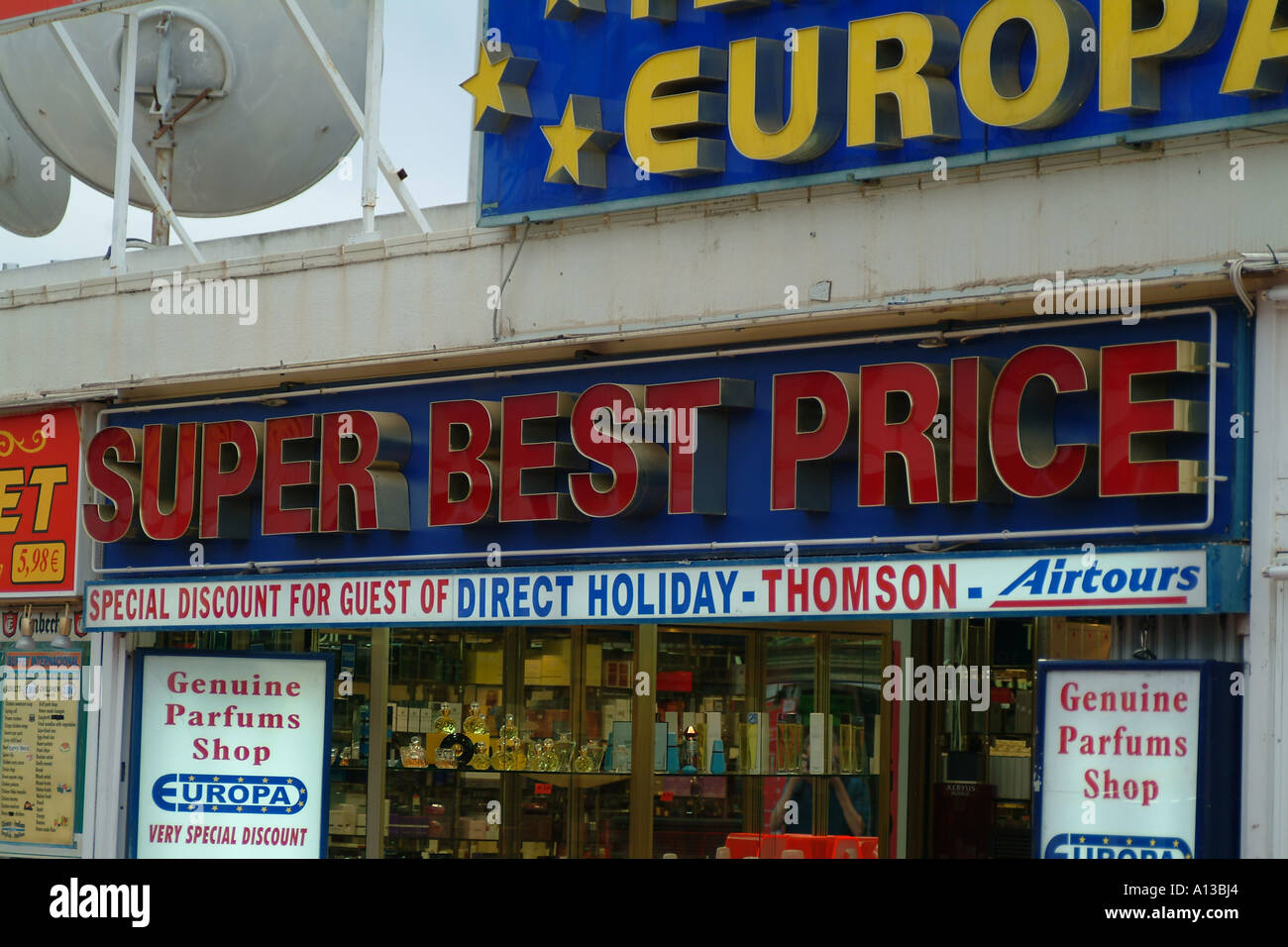 Super Bestpreis, Rabatt Parfüm und Elektrofachgeschäft,  Europa-Shopping-Center, Puerto Rico, Gran Canaria Stockfotografie - Alamy