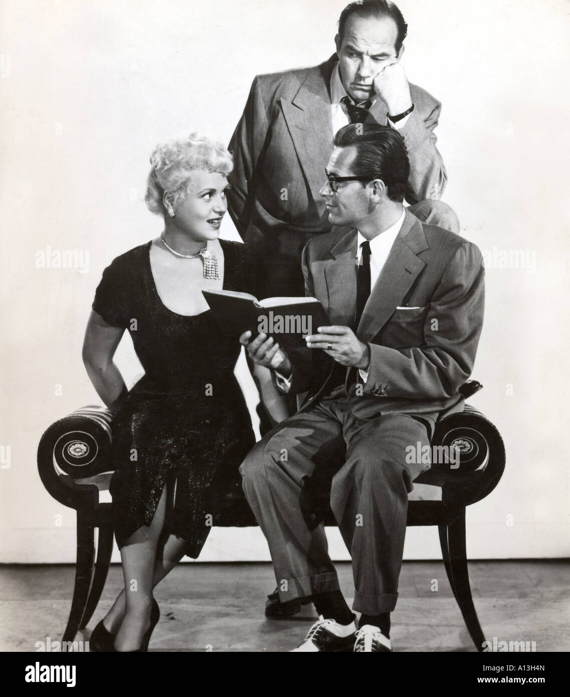 Jahr 1950 Regisseur George Cukor William Holden Judy Holliday Broderick Crawford gestern geboren Stockfoto