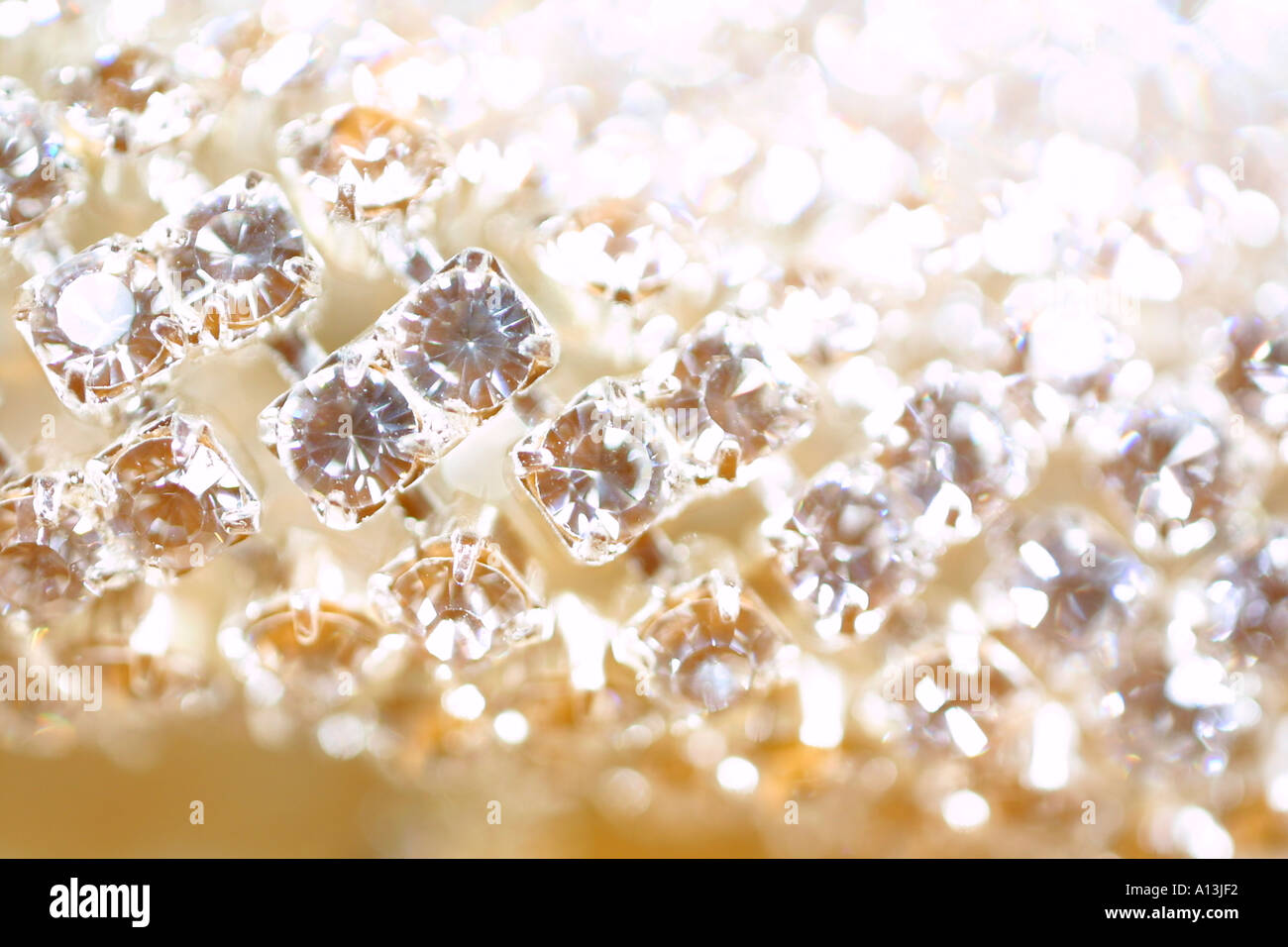 Diamanten-BH-Oberteil im Studiolicht Stockfoto