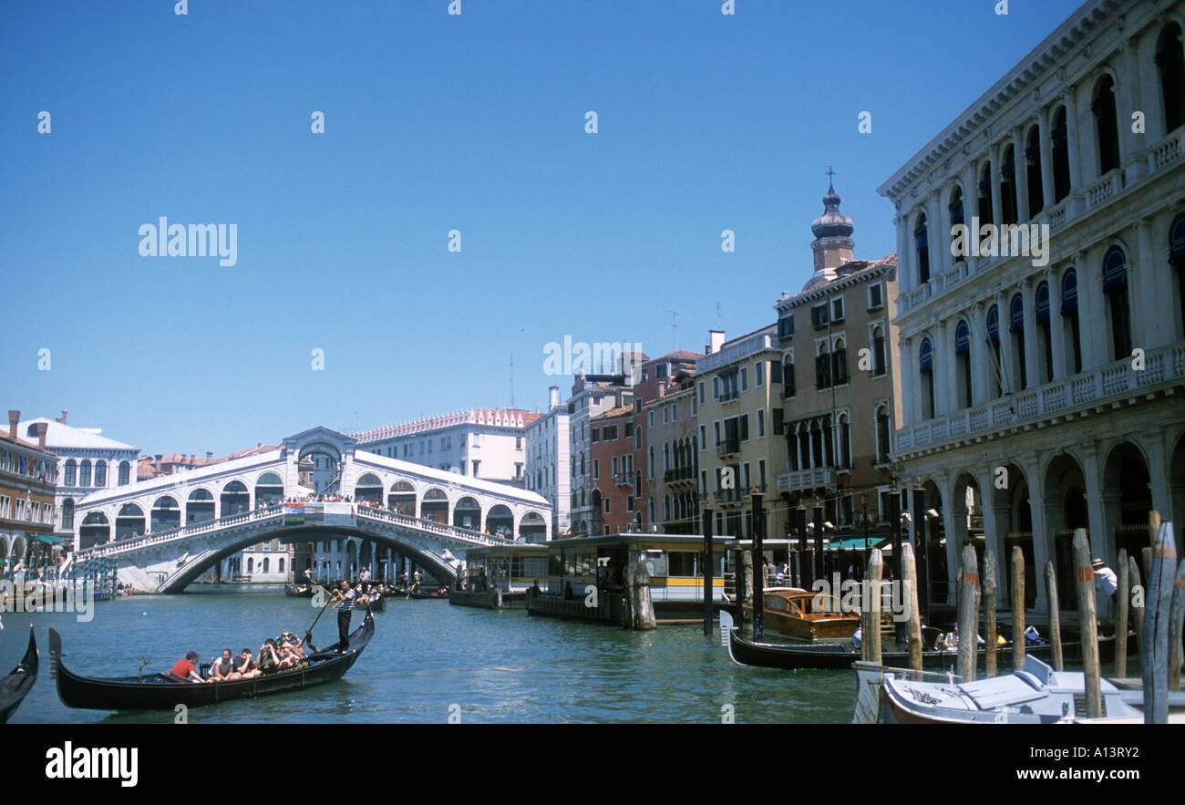 Die Rialto-Brücke in Venedig, Italien Stockfoto
