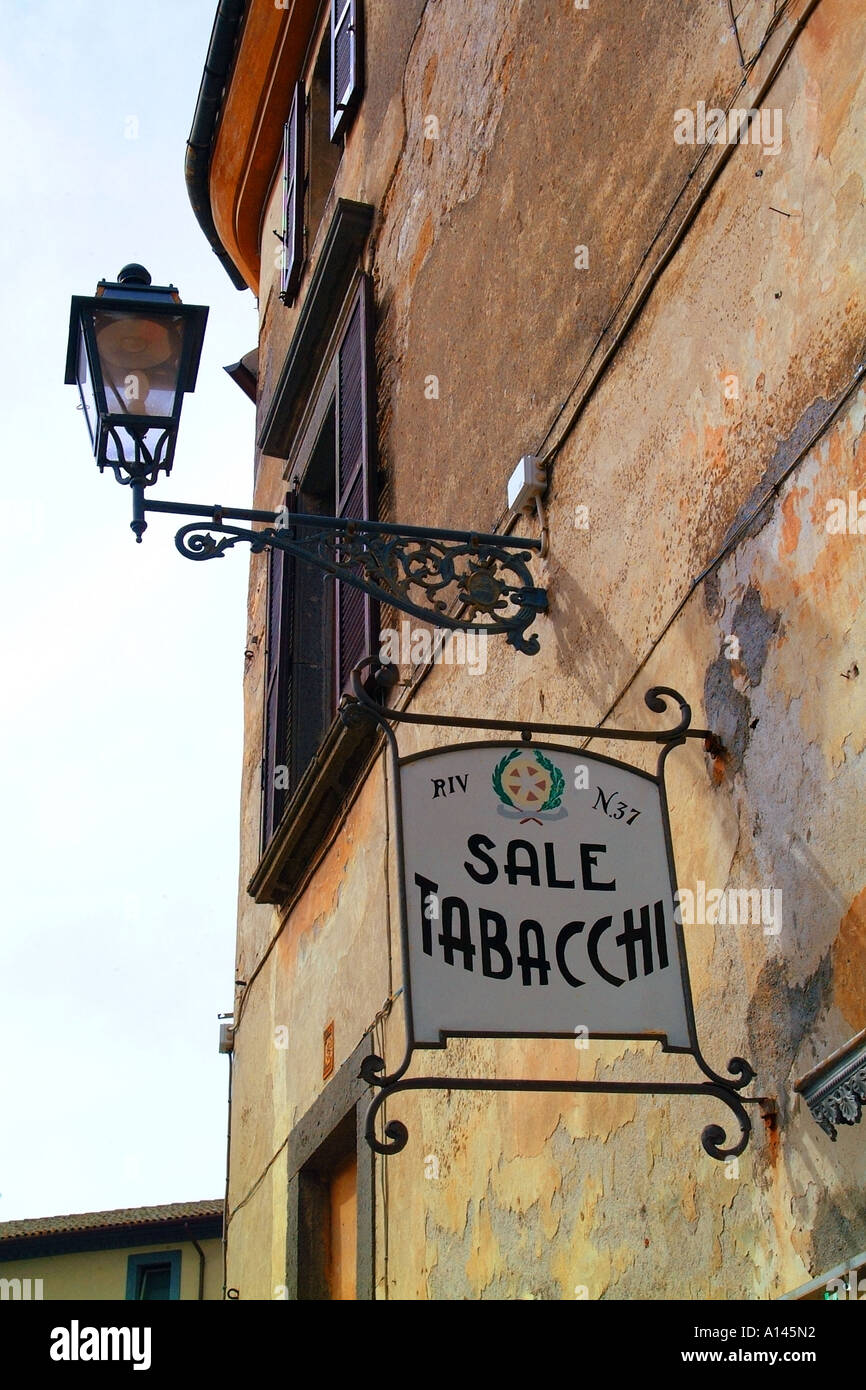 Verkauf Tabacchi Schild über Shop in Orvieto Italien JMH0969 Stockfoto