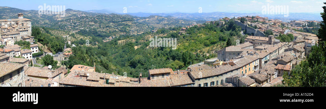 Blick von der Perugia mit Blick auf die umliegende Landschaft Umbrien Italien 2000 Stockfoto