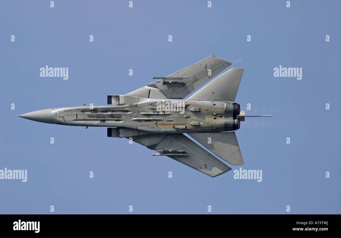 RAF Tornado GR4 im Flug mit gepfeilten Flügeln Stockfoto