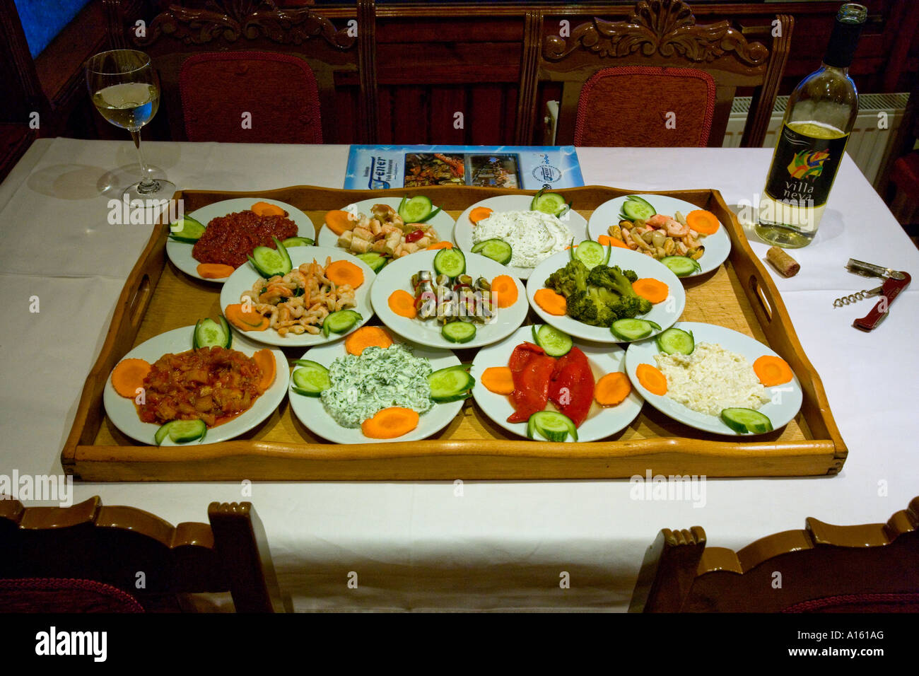Traditionelle Meze-Essen im Fener Fischrestaurant in Kumkapi Stadtteil von Istanbul Türkei Stockfoto