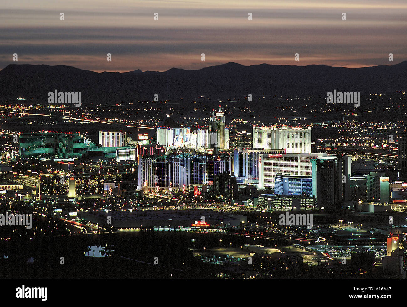 Malerische Aussicht auf Las Vegas Nevada bei Nacht suchen Süd-west Stockfoto