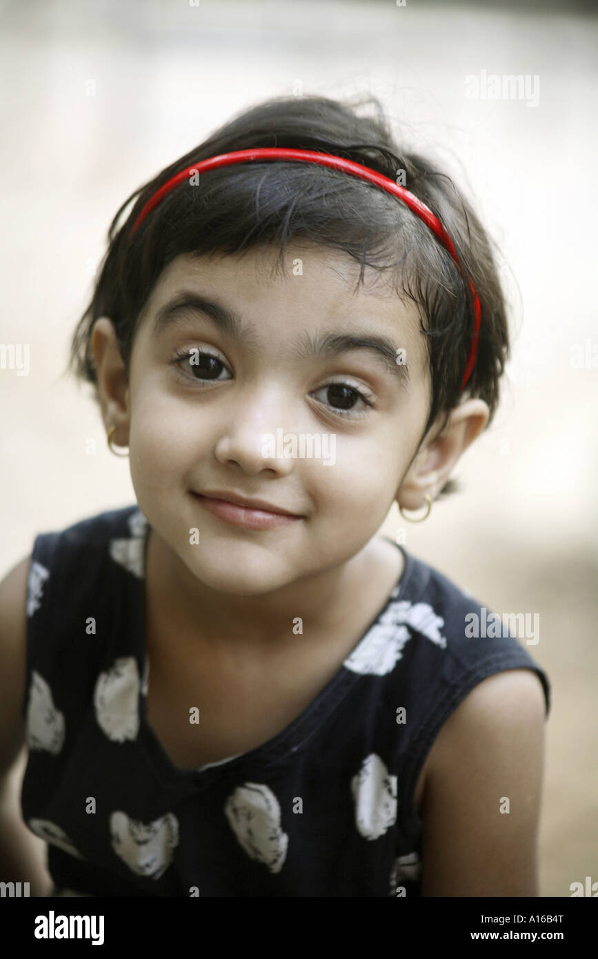 Indisches Mädchen, das Gesichter macht - MR#542 Stockfoto