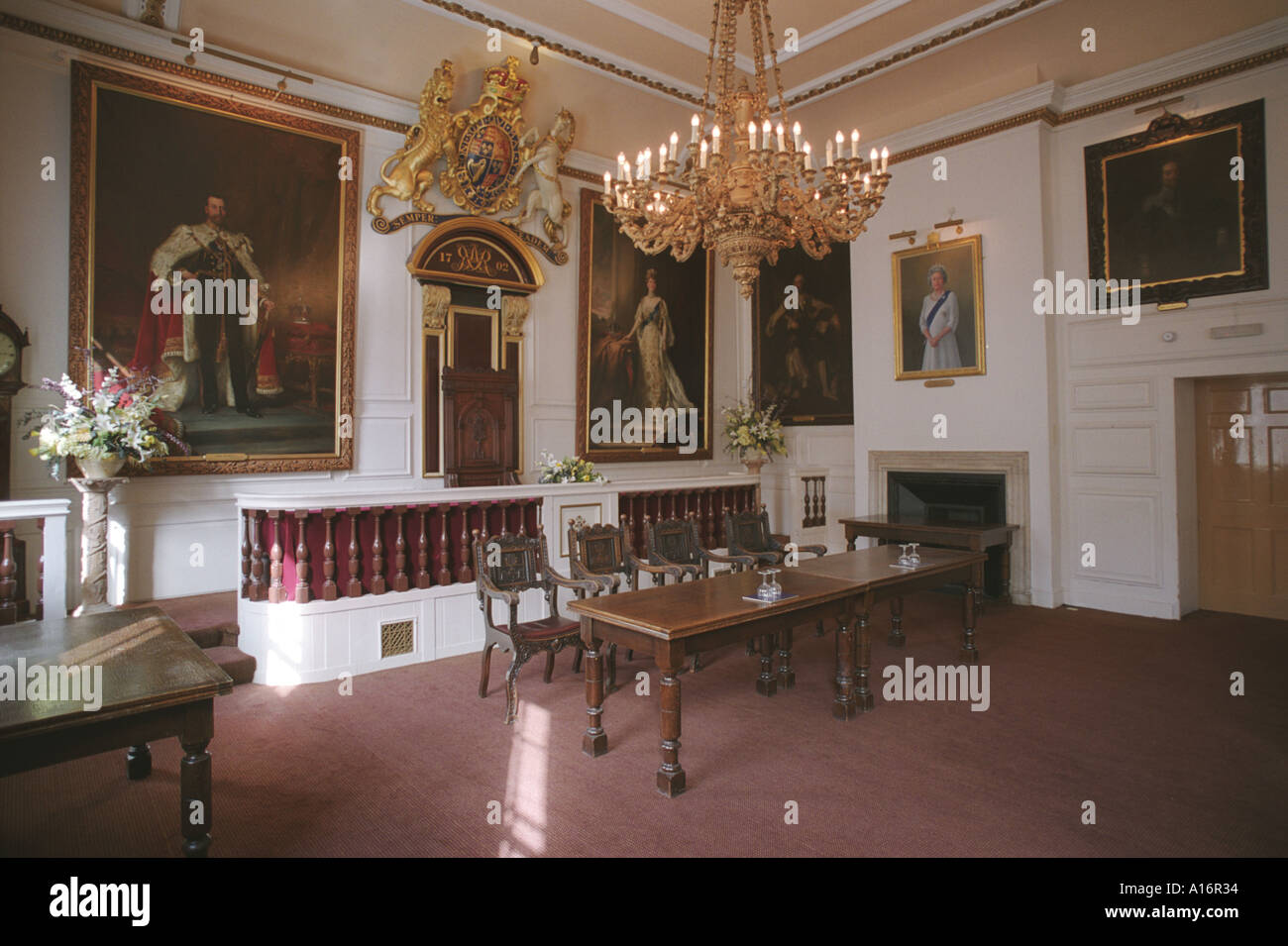 Guildhall, Windsor, Berkshire, wo Prinz Charles und Camilla Parker Bowles am 8. April 2005 in England HOMER SYKES heirateten Stockfoto