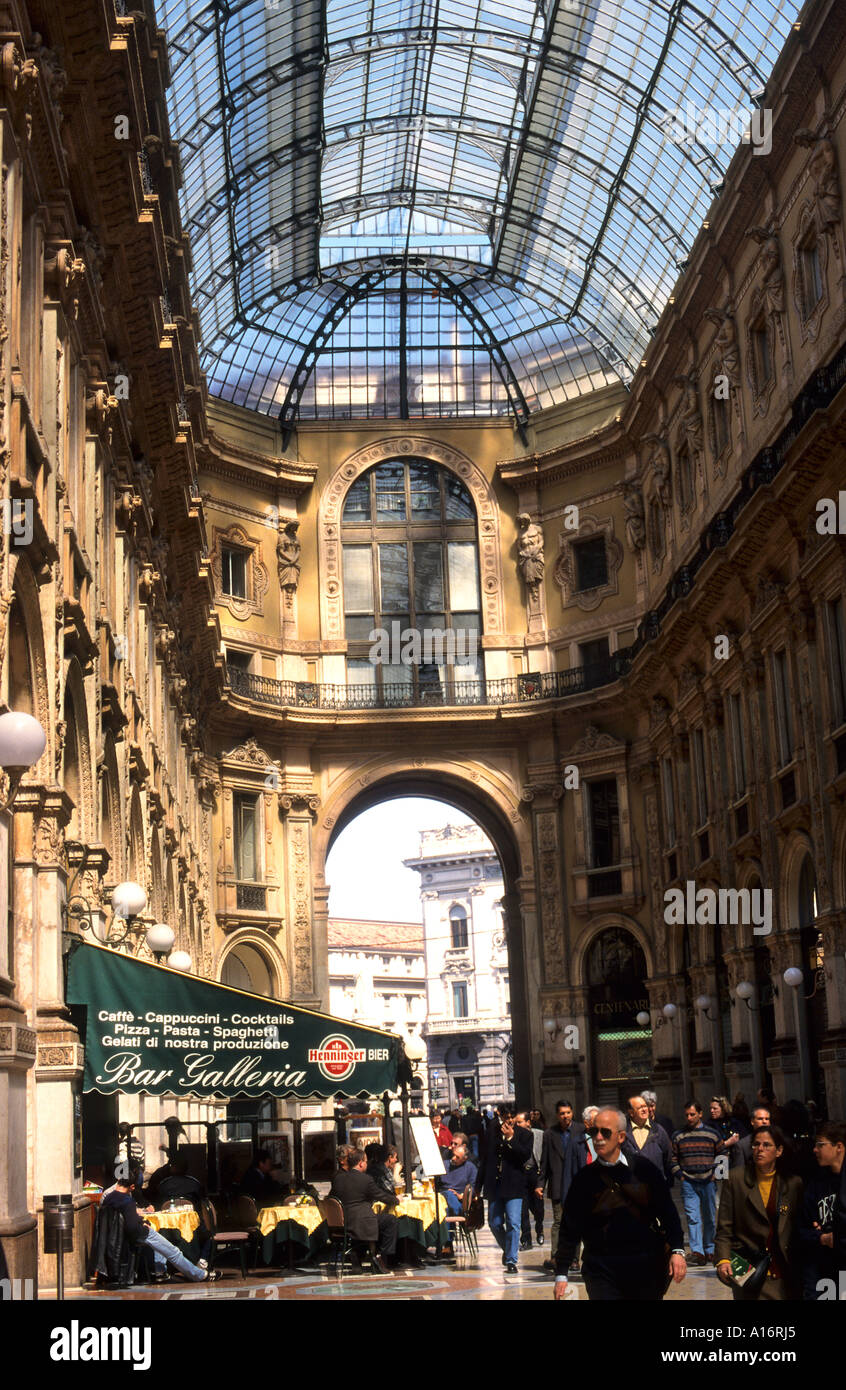 Die berühmten shopping-Galerie Galleria Vittorio Emanuele II mit seiner gewölbten Glasdach direkt an der Piazza Duomo Stockfoto