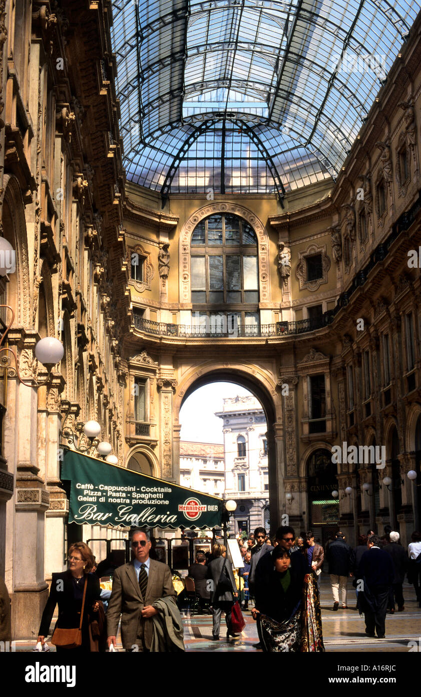 Die berühmten shopping-Galerie Galleria Vittorio Emanuele II mit seiner gewölbten Glasdach direkt an der Piazza Duomo Stockfoto