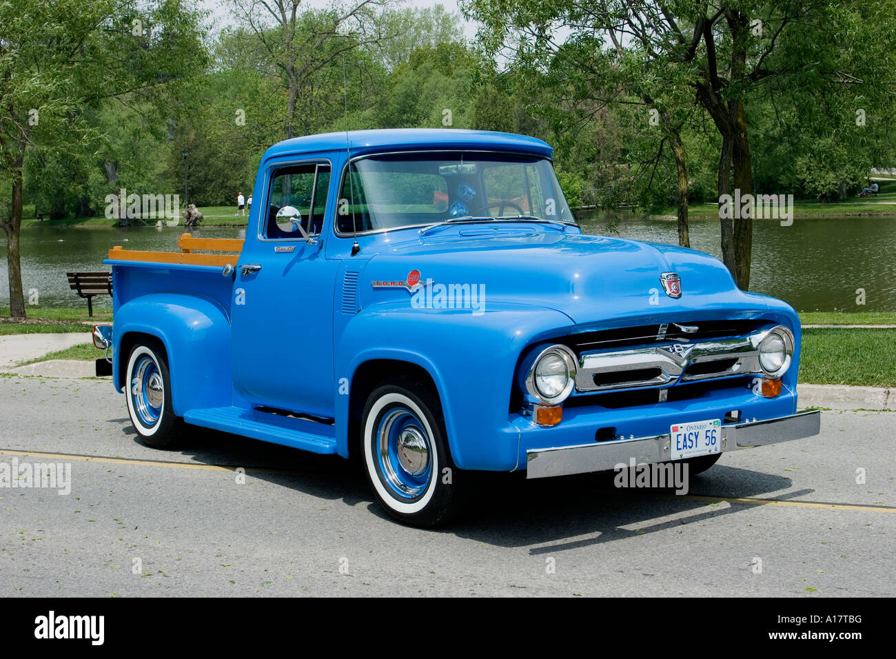 56 ford pickup -Fotos und -Bildmaterial in hoher Auflösung – Alamy